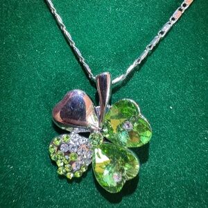 🍀Silver and Green Clover Pendant Necklace🍀